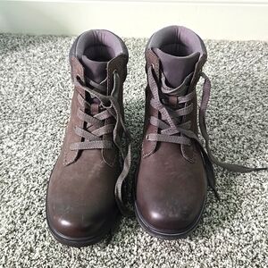 Ugg Women's Harrison Leather lace up boots Size 9 Color: Thunder cloud